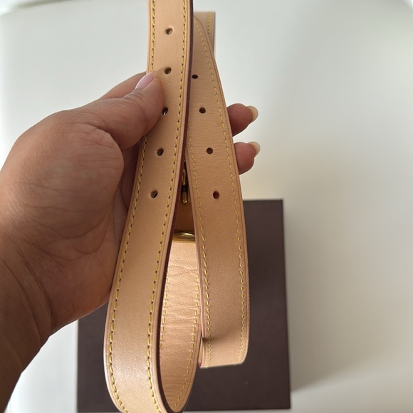 Louis Vuitton Shoulder Strap with Box *LIKE NEW* - Picture 5 of 5